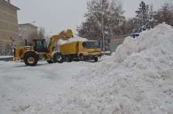 Palandöken Belediyesi kar taşıyor