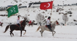 Çıldır Gölü’nde renkli görüntüler