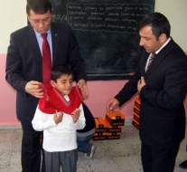 Bin 200 öğrenci giydirildi!..