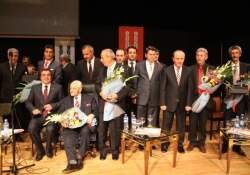 Babalar ve oğulları türkü söyledi