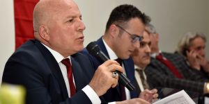 Başkan Sekmen’den Karayazı ve Tekman’a referandum çıkarması