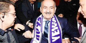 Bakan'la selfie çekerken görünmez kaza
