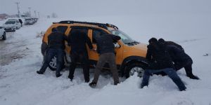 10’u öğretmen 25 kişi tipide mahsur kaldı