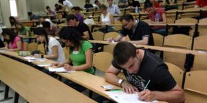 Karayazı'da Başkasının Yerine Sınava Girmek İsterken Yakalandı