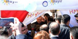 Cumhurbaşkanı Erdoğan, 'hayır' çadırına uğradı