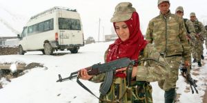 Şehit babasının bıraktığı silahı aldı
