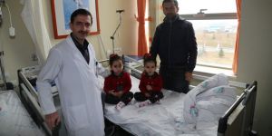 İkiz kardeşlere aynı anda geniz operasyonu