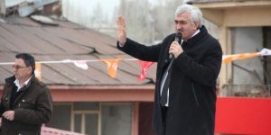 Hınıs yağmura rağmen mitinge alanına aktı