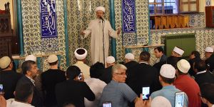 Görmez gençlerle sabah namazında buluştu