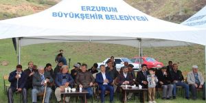 Oltulu Aşık Mevlüt İhsani mezarı başında anıldı