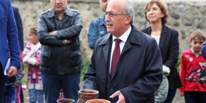 Çomaklı, Garaz'da Karaz Seramik Sergisinin Açılışını Yaptı