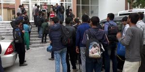 Erzurum'da 52 Göçmen Otobüste Yakalandı