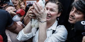 Deniz Seki tahliye olurken böyle görüntülendi!