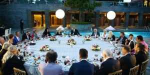 Erdoğan sanatçı ve sporculara iftar verdi