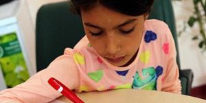 Salıncak ipi boynuna dolanan İlayda ölümden döndü