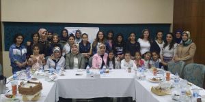 Vali Azizoğlu’nun eşi, çocuklarla iftarda buluştu