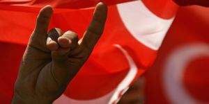MHP'nin tüzük kurultayı iptal...