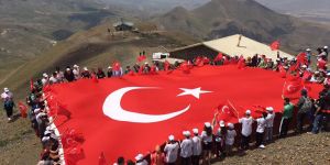 15 Temmuz Şehitleri için Ejder Zirvesine tırmandılar
