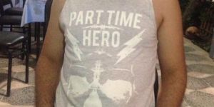 'Part Time Hero' tişörtüne gözaltı iddiası