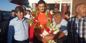 Milli Güreşçi Çiftçi'ye Coşkulu Karşılama