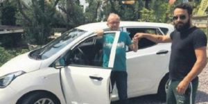 Köpeğini bulana otomobil hediye etti