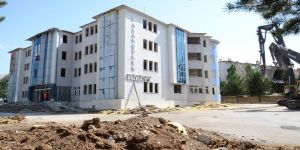 Palandöken Belediyesi eski binasının yıkımını yaptı