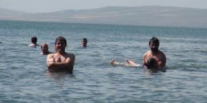 Çıldır Gölü, sahilleri aratmıyor
