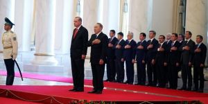 Erdoğan'ın karşılandığı töreninde dikkat çeken iki isim