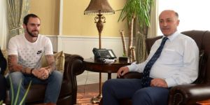 Milli Atlet Guliyev, Vali Azizoğlu'nu Makamında Ziyaret Etti