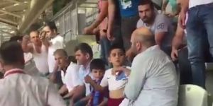 Başakşehir-Trabzonspor maçında çocukların formaları çıkartıldı