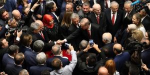 Erdoğan, her an savaşa çıkacak bir başkomutan edasında