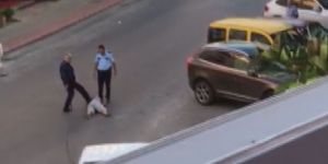 Yerdeki kadına polisten şok müdahale