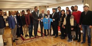 Sekmen uluslararası öğrencileri de unutmadı