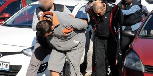 Teröristleri ülkeye sokanlar tutuklandı