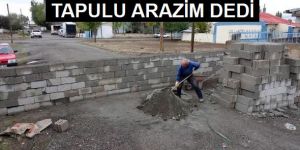 Erzurum'da yola duvar ördü!