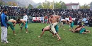 Uzundere'de Karakucak Güreşleri Nefes Kesti