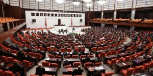 Paradise Belgeleri'nin araştırılması önerisi AK Parti oylarıyla reddedildi