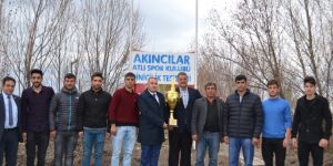 Şampiyon Ciritçilere Tatlı Kutlama