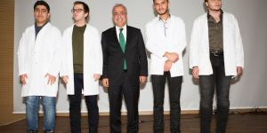 Diş Hekimliği Fakültesi birinci sınıf öğrencileri beyaz önlüklerini giydi