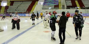 İran Buz Hokeyi Milli Takımı Erzurum’da kampa girdi