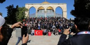 Mescid-i Aksa'da Türk bayrağı!
