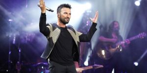 Tarkan’ın ‘Beni Çok Sev’ şarkısı 30 yıllık şarkıdan çalıntı iddiası!