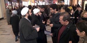 'Tebliğciler' Taksim'de ortaya çıktı, polis izin vermedi