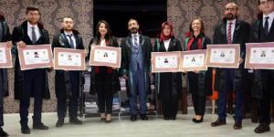 Genç avukatlar ruhsatlarını ailelerinin elinden aldı