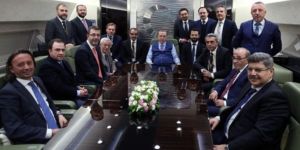 Cumhurbaşkanı Erdoğan'dan Fransa dönüşü sert mesajlar