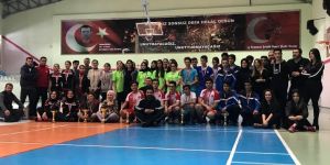 Badminton rüzgarı liselerde esti