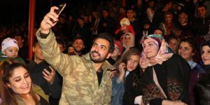 Bakan Soylu'nun Söz Aldığı Şarkıcı Yusuf Güney, Şırnak'ta Komandolara Konser Verdi