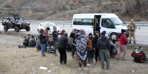 İnsan Kaçakçıları 14 Kişilik Minibüse 71 Kişiyi Sığdırdı