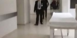 Yoğun bakım hastası sedyeden düşürüldü
