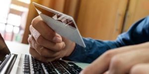 İnternetten ev ve araba satanları 1 milyon lira dolandırdılar